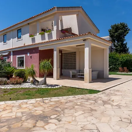 Al Mare Della Fanusa By Wonderful Italy Holiday home Syracuse